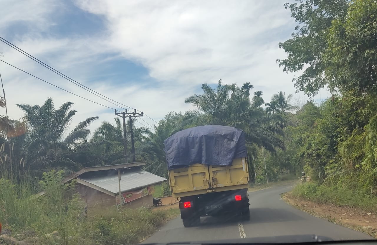 Truck Batu Bara Masih “Kuasai” Jalan