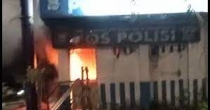 Tengah Malam Tadi, Polres Pelabuhan Makassar Diserang OTK, Pos Polantas ikut Dibakar