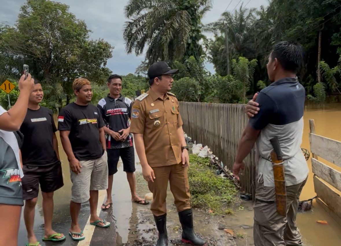 Tinjau Banjir, Bupati Bengkulu Utara Himbau Warga Waspada Bencana Susulan