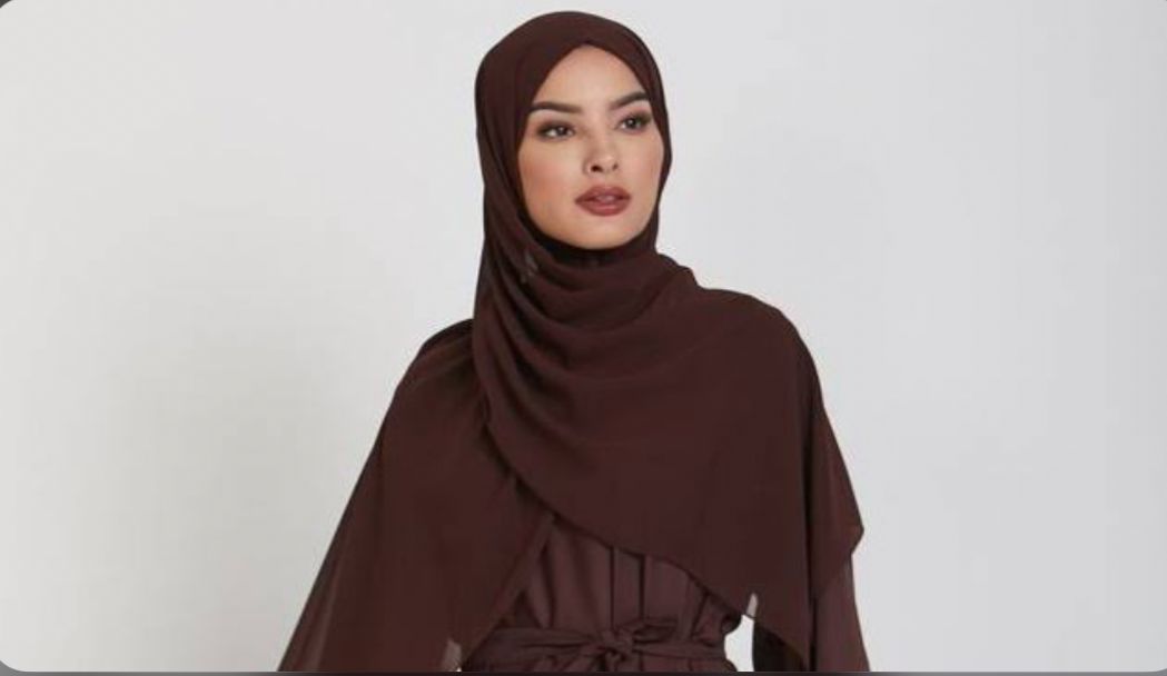 Selain Coklat Mahogany, Ini 7 Tren Warna Baju Lebaran 2025