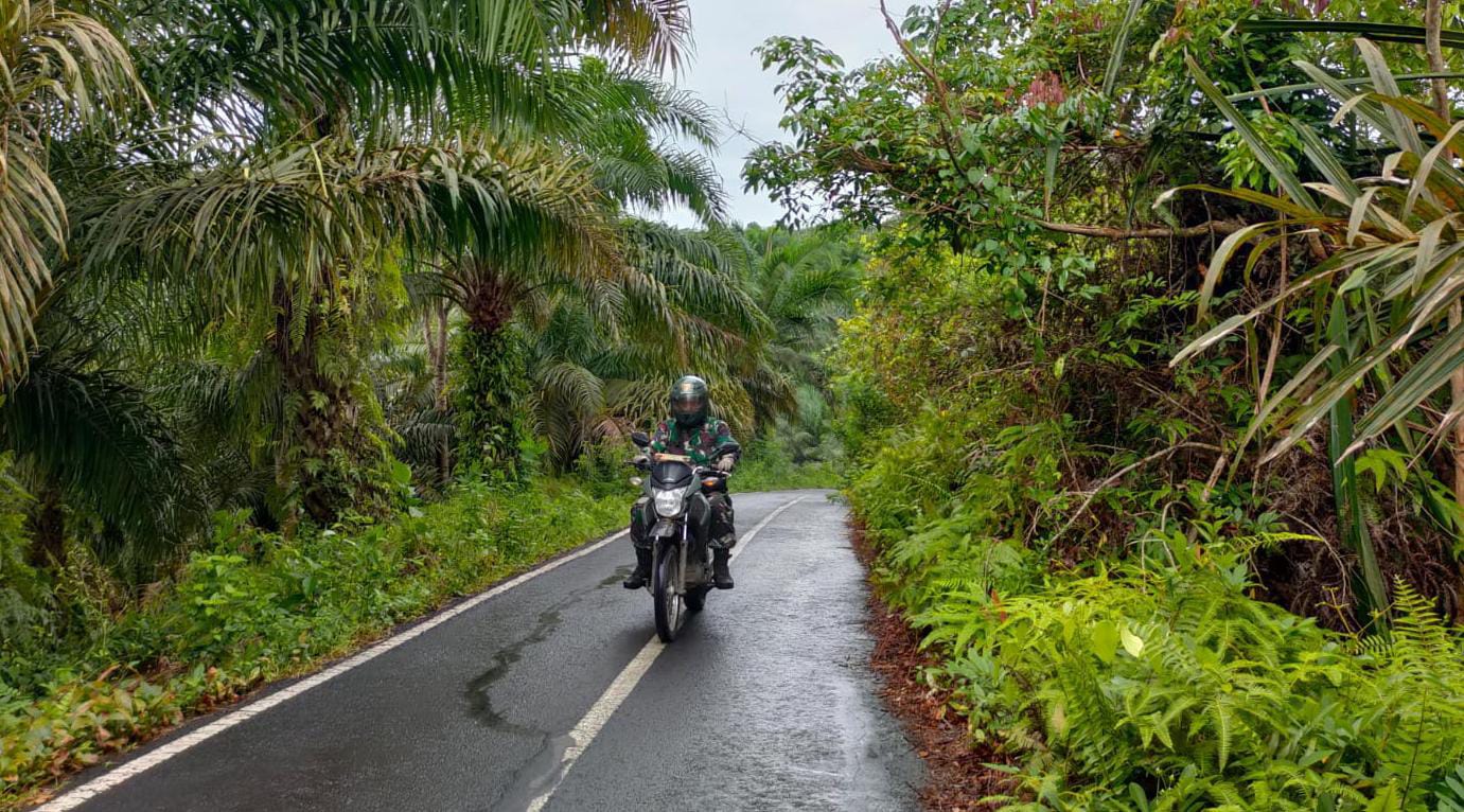 Badan Jalan di Kecamatan Air Besi Menyempit, Ini Pesan Camat  