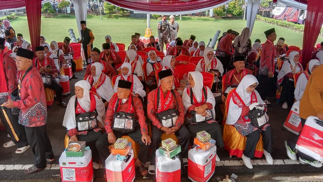 208 CJH Asal Bengkulu Utara Dilepas Bupati dari Balai Daerah