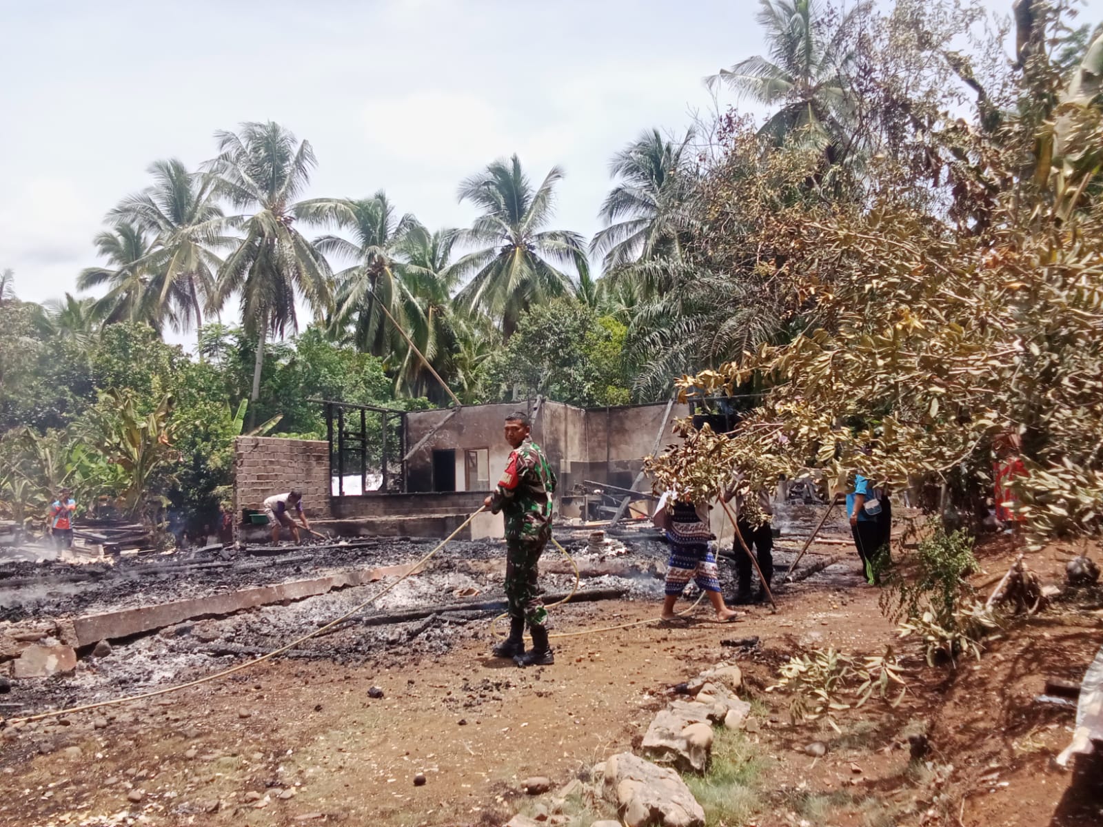 Rumah Ketua RT Dilahap Api, Istri Korban Dilarikan ke Rumah Sakit