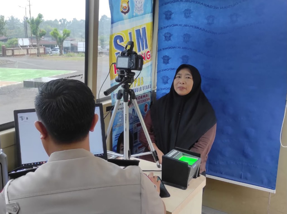 Mudahkan Urusan Masyarakat, SIM Keliling Polres Dibanjiri Pemohon