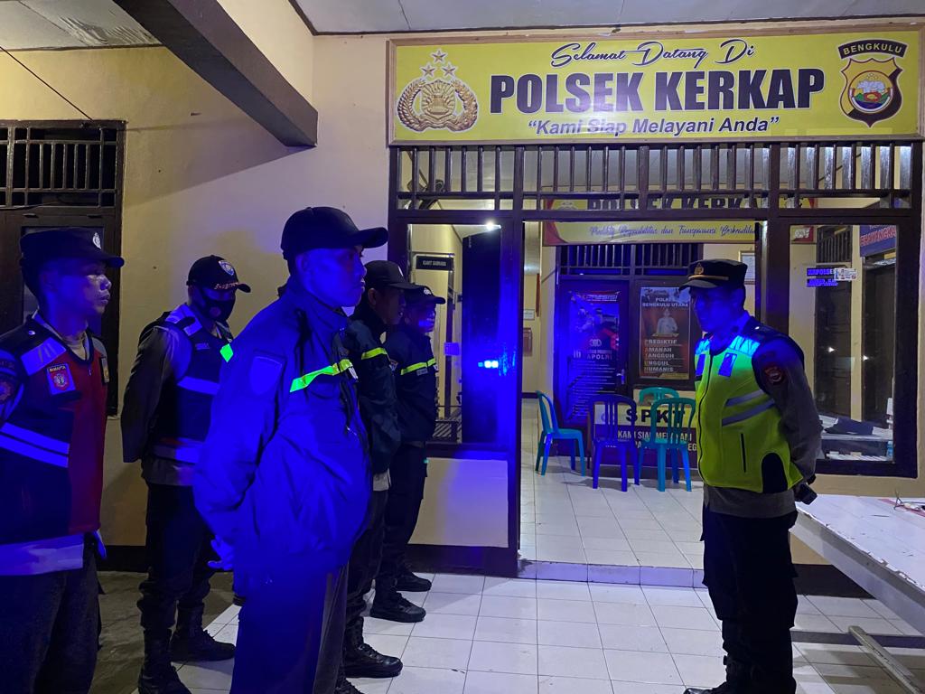 Meresahkan Masyarakat, Remaja Nongkrong Dibubarkan Polisi