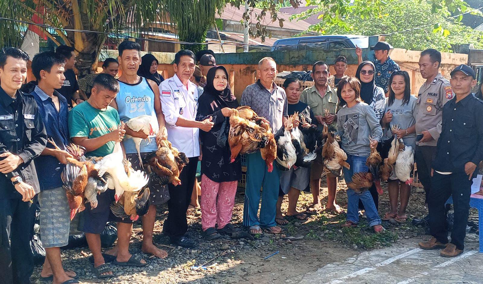 Realisasikan DD Tahap II, Pemdes Lubuk Lesung Laksanakan Titik Nol dan Pembagian Bibit Ayam