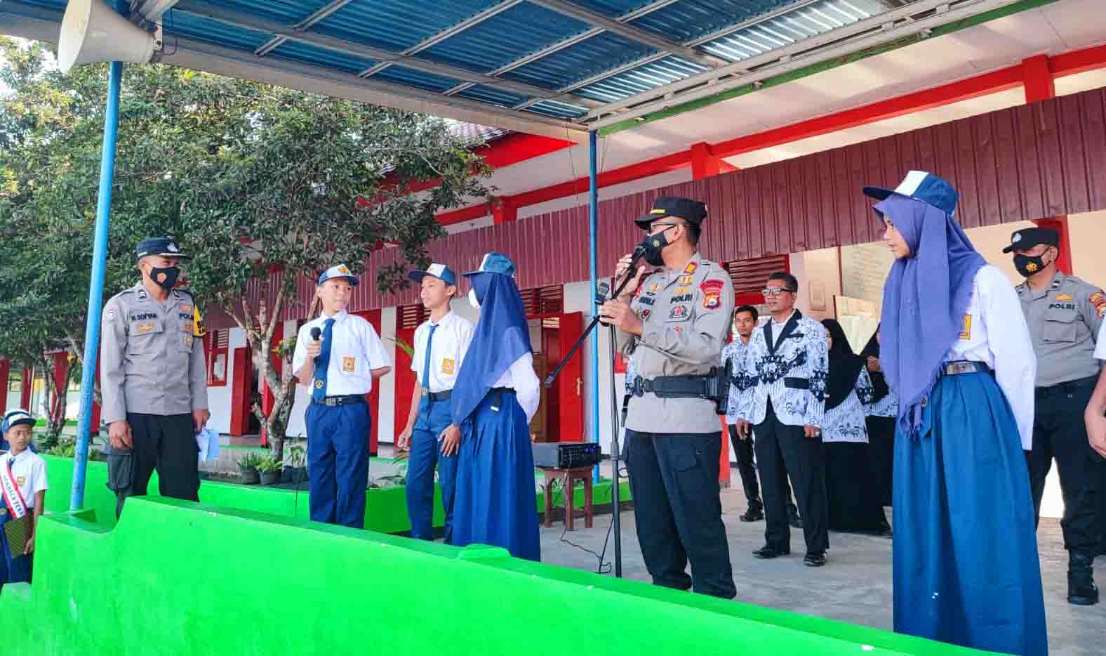 Sambangi SMPN 22 BU, Kapolsek: Jangan Sampai Terjerumus Narkoba