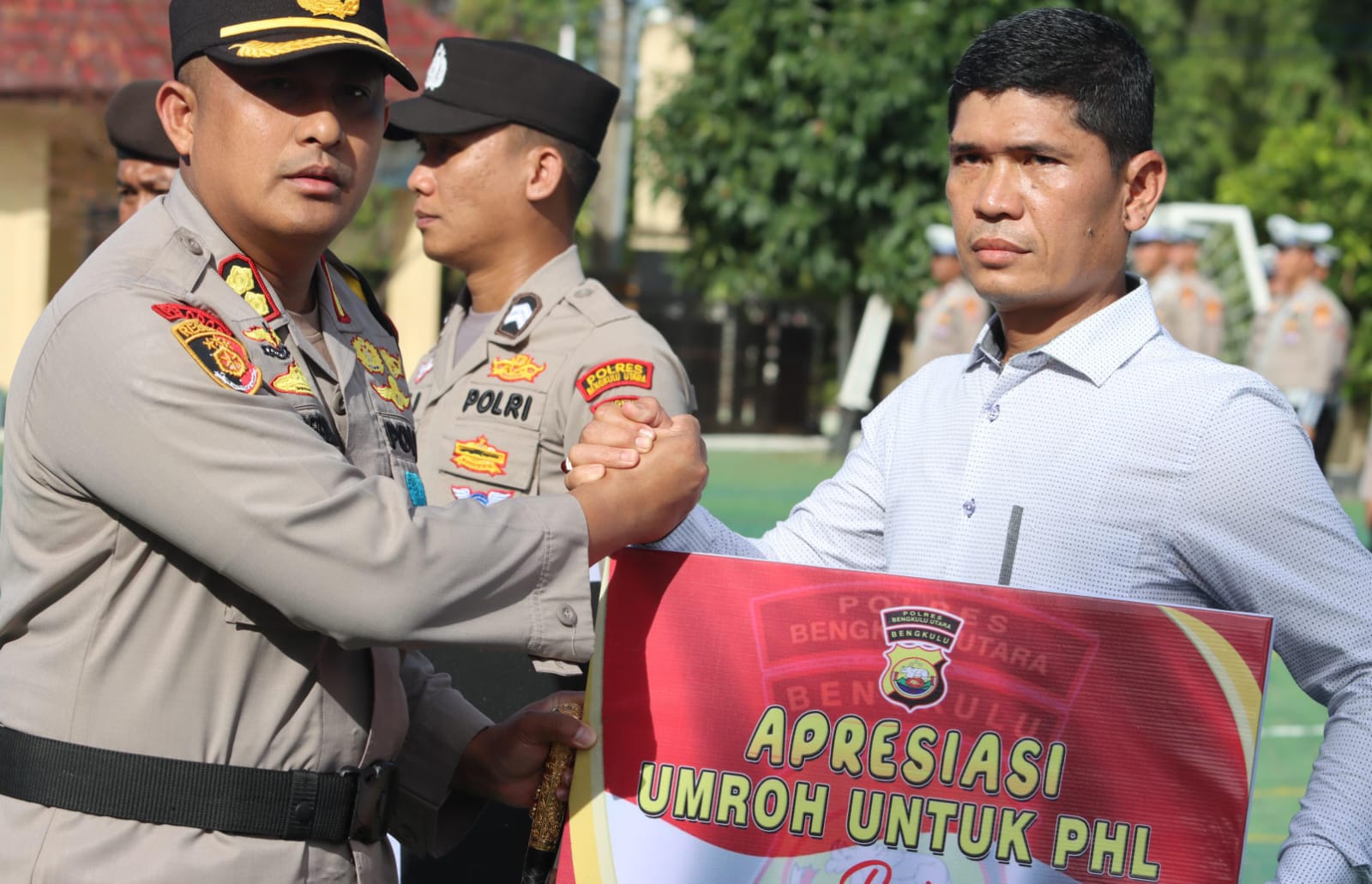 Akhiri Masa Tugas, Kapolres Bengkulu Utara Berikan Umroh Gratis 