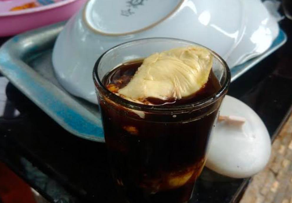 Benarkah Minum Kopi Campur Durian Berbahaya? Ini Faktanya