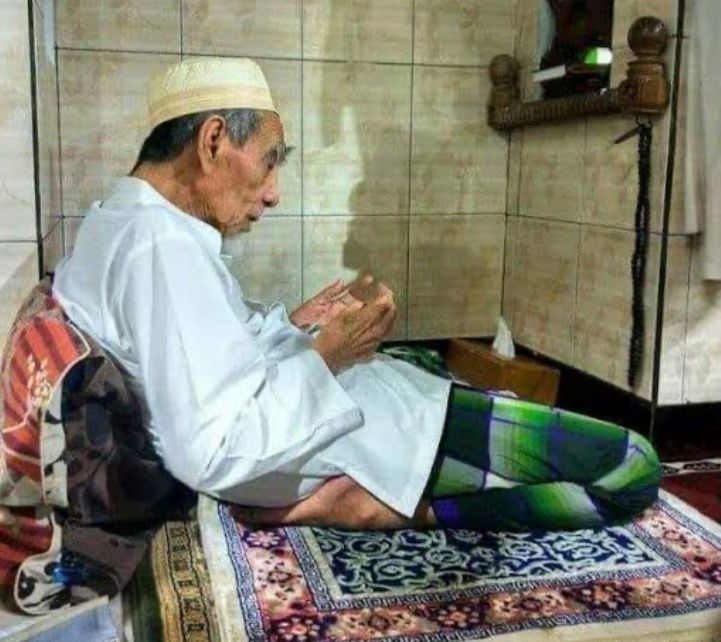 Mengungkap Rahasia Mbah Moen dalam  Mendidik Gus Baha Hingga Menjadi Ulama Hebat