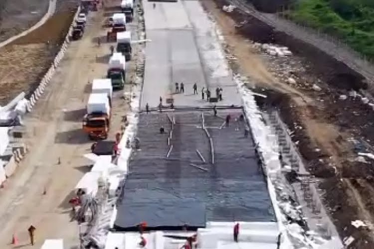 Gila, Bukan Beton, Namun Jalan Tol Ini Dibangun Menggunakan Busa