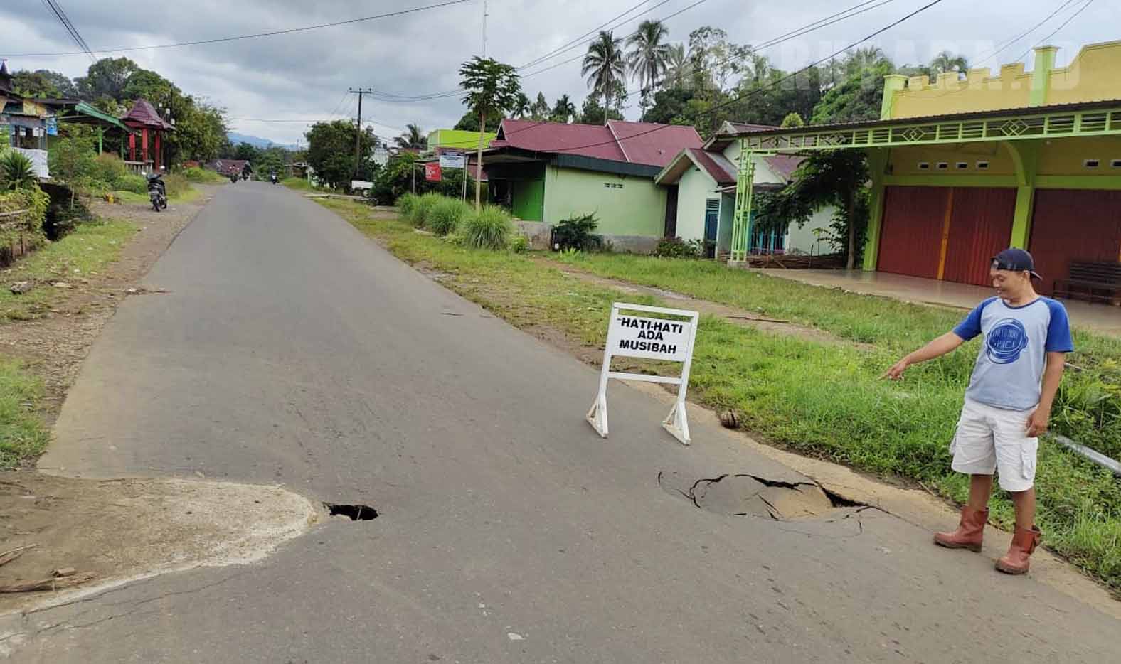 Dilewati Dumptruck Lohan, Gorong-gorong Kemumu Jebol