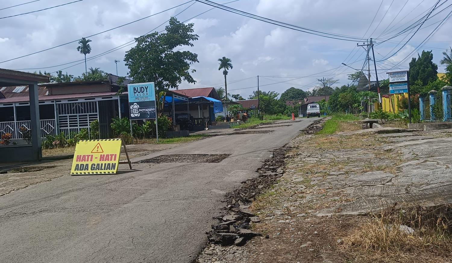 Rusak Menahun, Masyarakat Minta Perbaikan Jalan di Desa Karang Anyar 1 Jangan Asal Jadi 