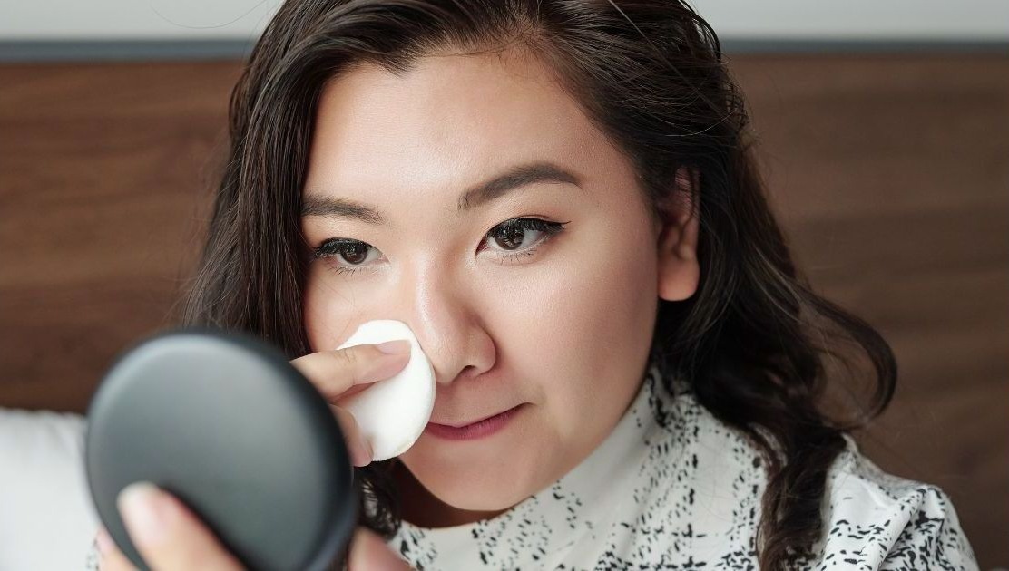 Manfaat Penggunaan Bedak dalam Pemakaian Makeup yang Jarang Diketahui Para Ladies