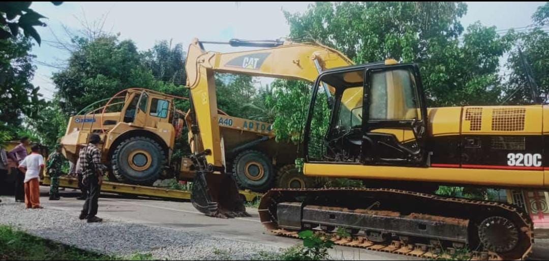 Pakai Excavator, Mobil Towing Muat ADT Sudah Dievakuasi, Jalan Lancar Lagi