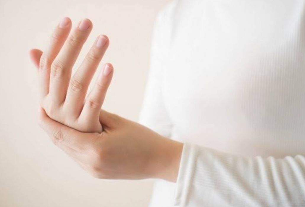 Makan Pedas Pakai Tangan Jadi Panas? Ini Cara Cepat Mengatasinya