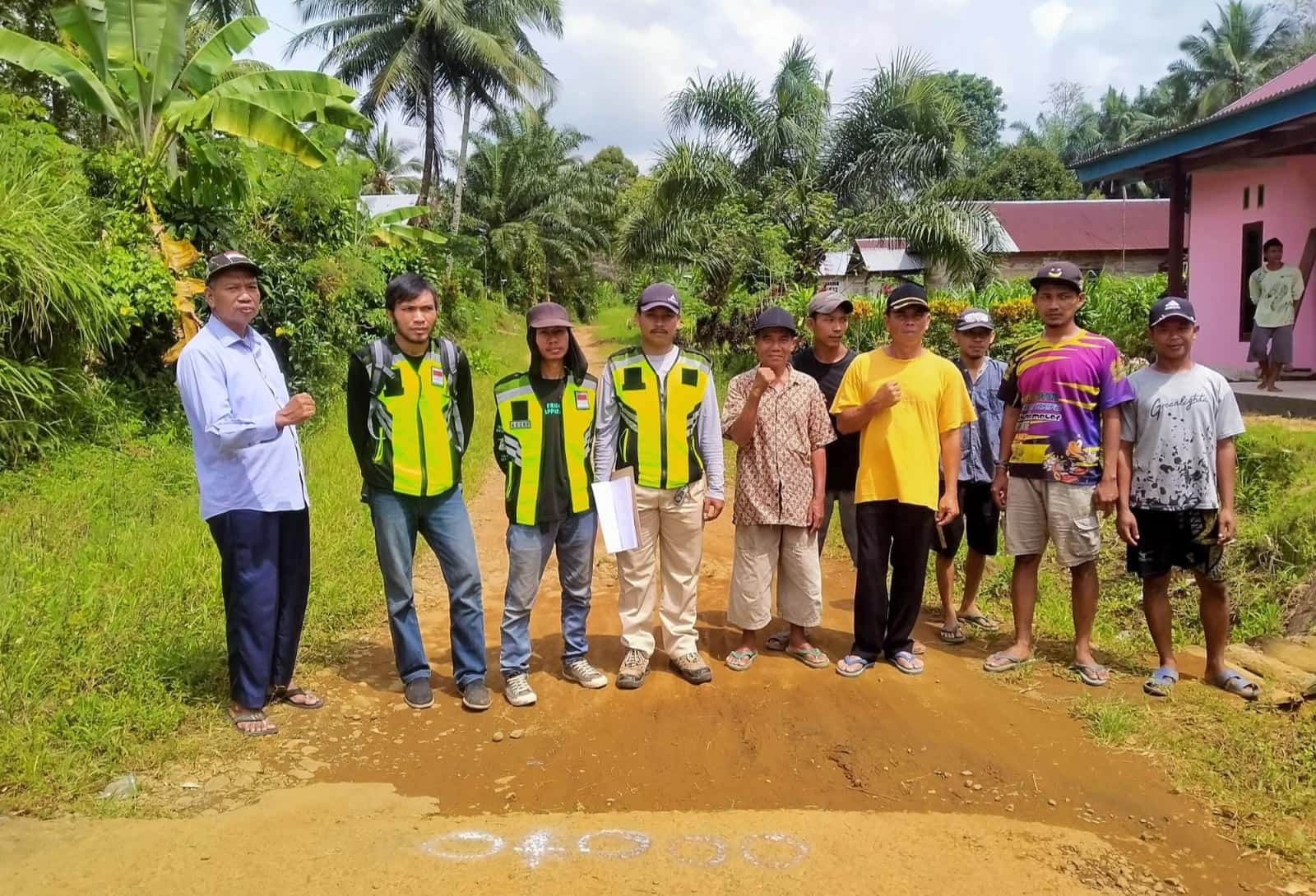 Tingkatkan Perekonomian Masyarakat, Dinas PUPR Bengkulu Utara Bangun Jalan Aspal Hotmix di Marga Sakti