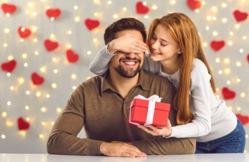 Peringati Husband Day, Berikut Tips Memilih Kado yang Berkesan untuk Suami, Auto Semakin Cinta