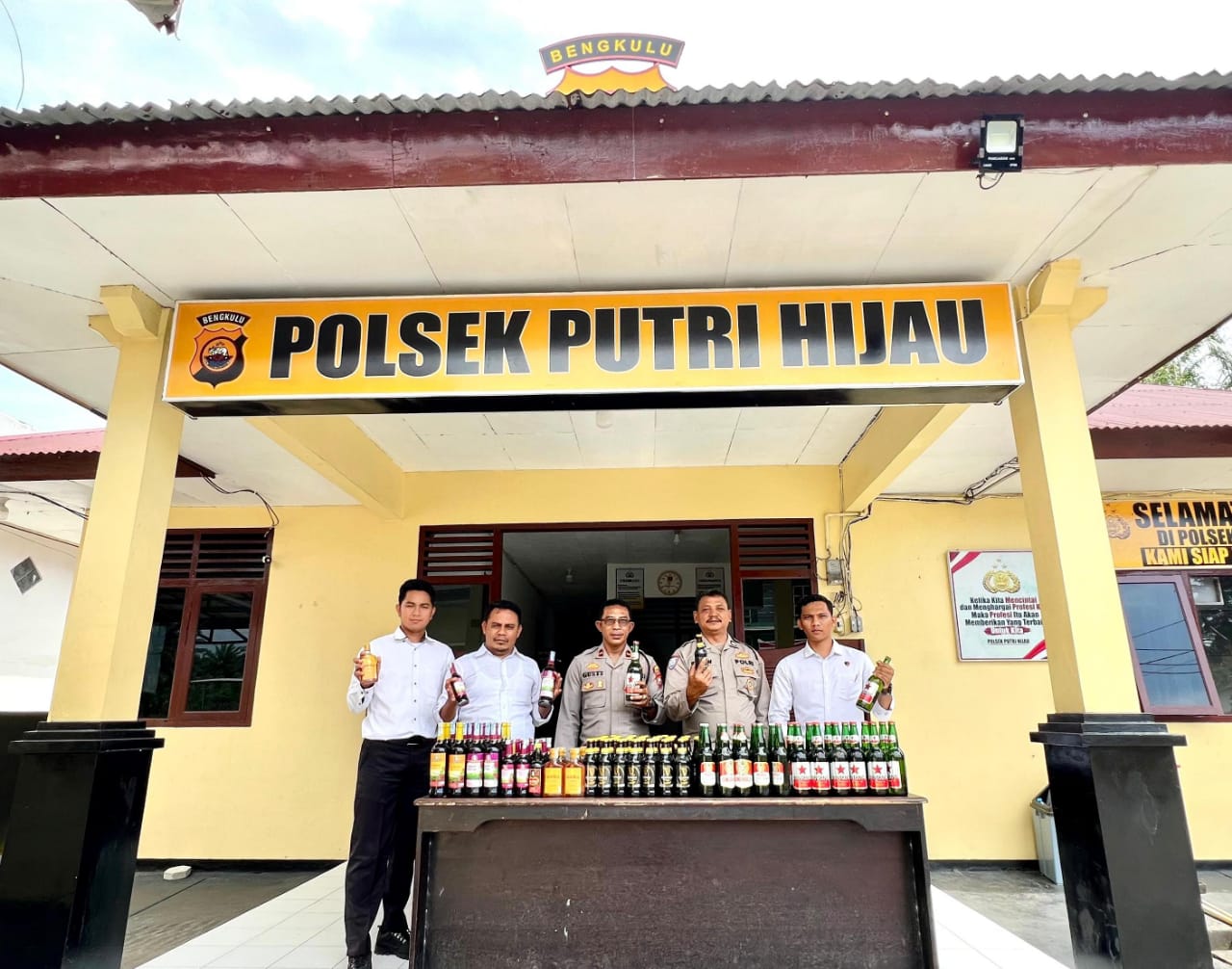 Ops Pekat Jelang Nataru 2024, Polsek Putri Hijau Amankan 100 Botol Miras Berbagai Merek