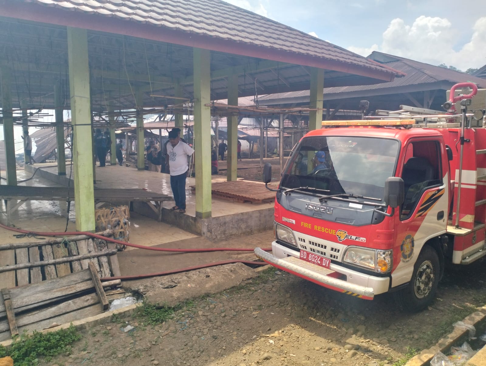 3 Unit Damkar Dikerahkan, Pasar Unit 5 Ludes Terbakar