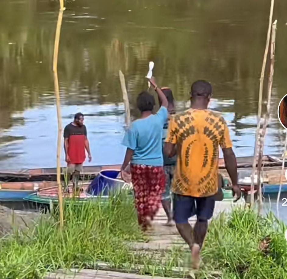 Viral, Bidan di Papua Tempuh Belasan Jam di Sungai untuk Bantu Ibu Melahirkan