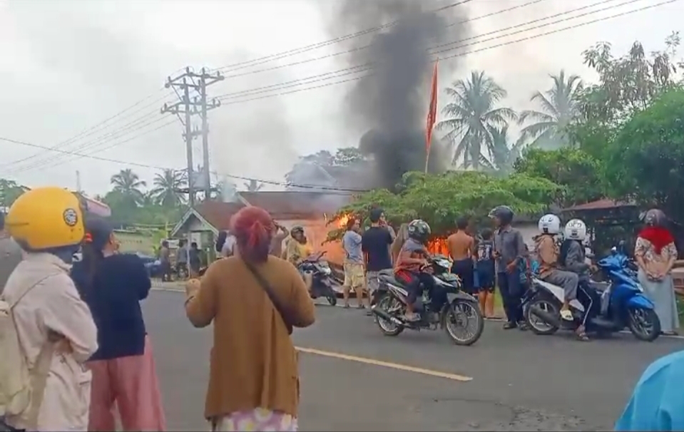 Breaking News! Si Jago Merah Hanguskan Rumah Pasar Pedati  