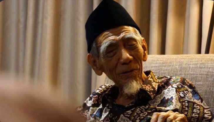 Hidup Tenang Rezeki Lancar, Ini 4 Hal yang Harus Diminta Pada Allah dalam Setiap Doa, Menurut Mbah Moen