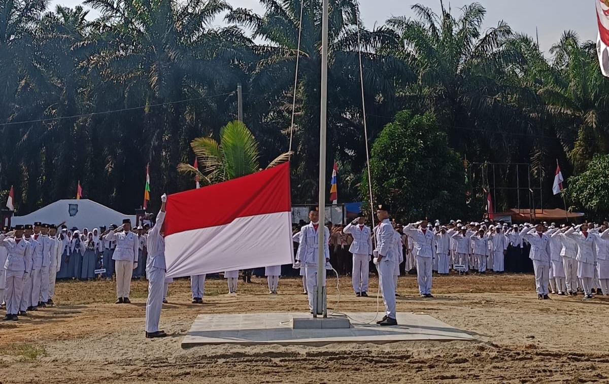 Masyarakat Antusias Ikuti Upacara HUT RI ke 79 dan Rayakan HUT Kecamatan MSS ke-9