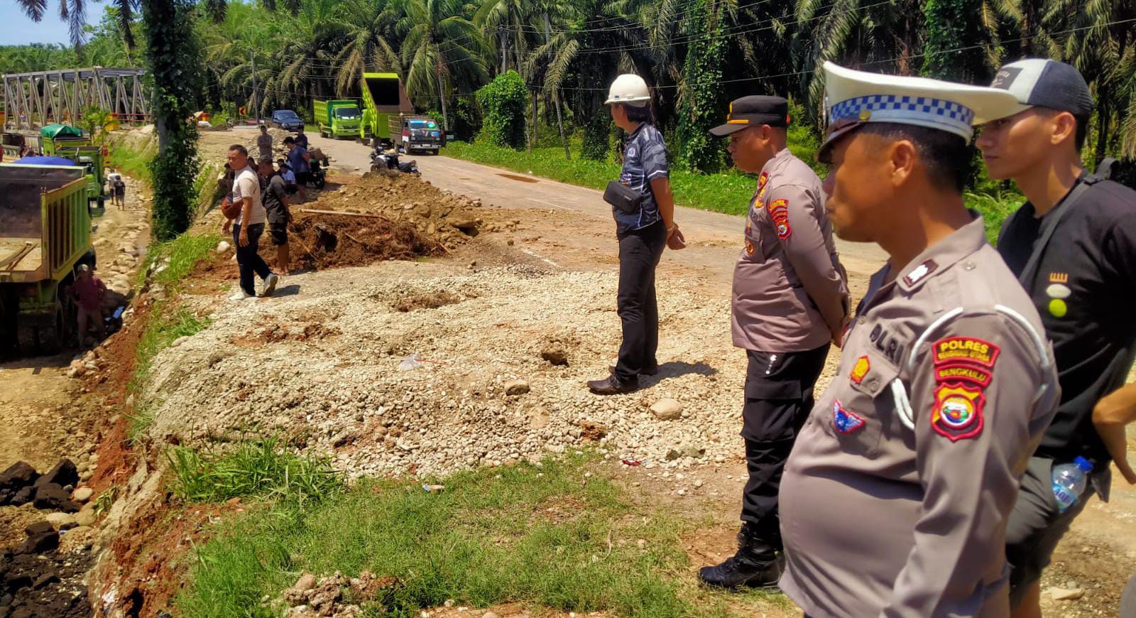 Hindari Kemacetan, Kendaraan Besar Disarankan Lewat Jalinbar Lama, Kapolsek: Jika Ada Pungli Silahkan Lapor