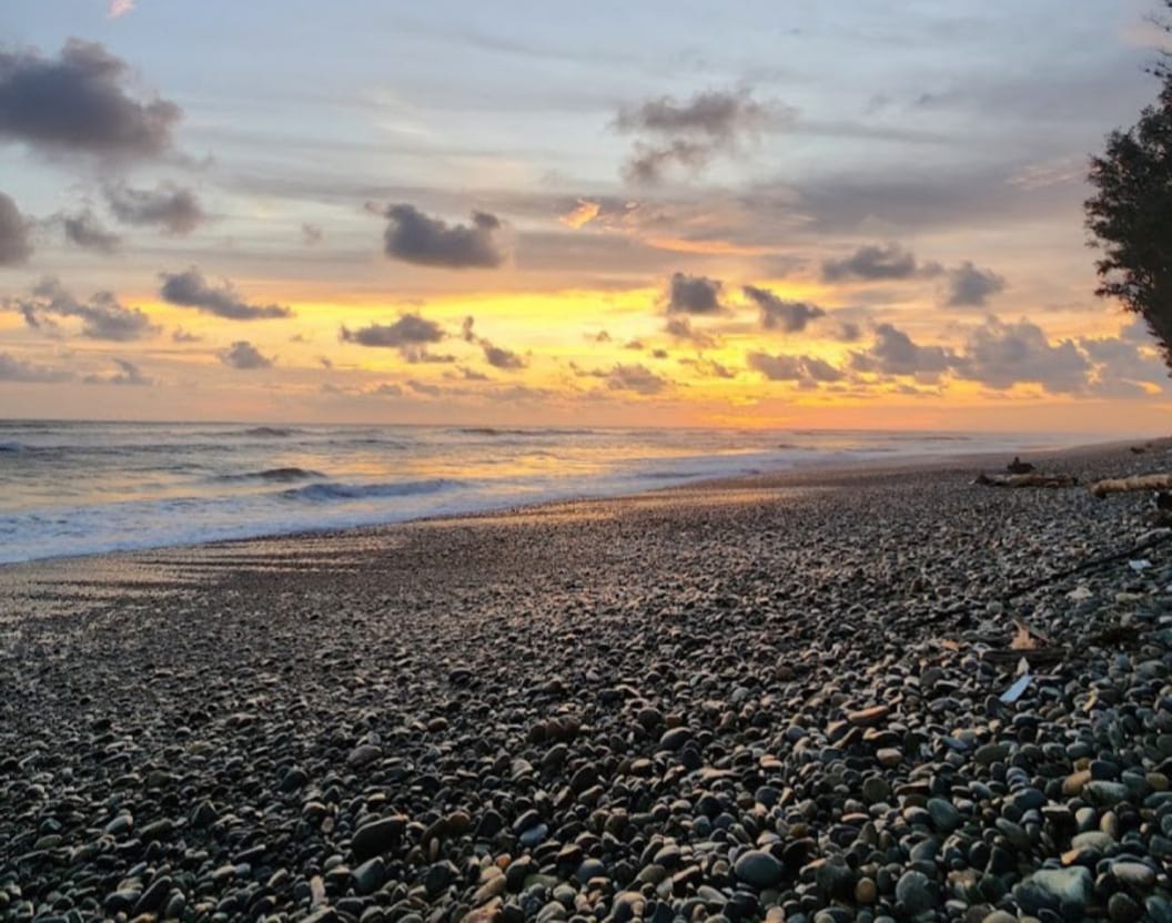 Dekat dari Kota Mukomuko, Pantai Batu Badoro Jadi Primadona untuk Menikmati Liburan di Akhir Pekan