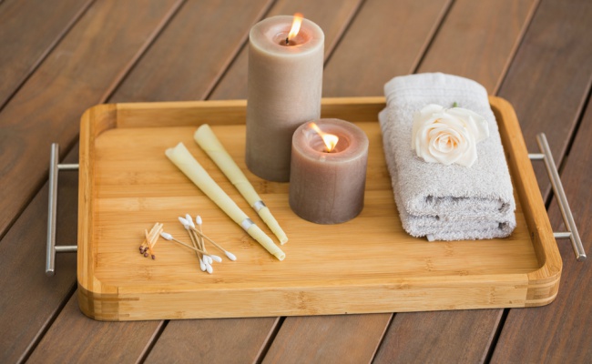 Bukan dengan Ear Candle, Namun Begini Cara Membersihkan Telinga yang Paling Benar