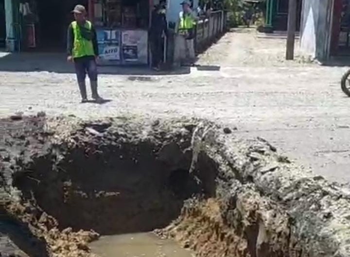 Pemerintah Mulai Tangani Gorong-gorong Jebol di Jalinbar Kota Bani, Kades: Pengguna Jalan Harap Hati-hati