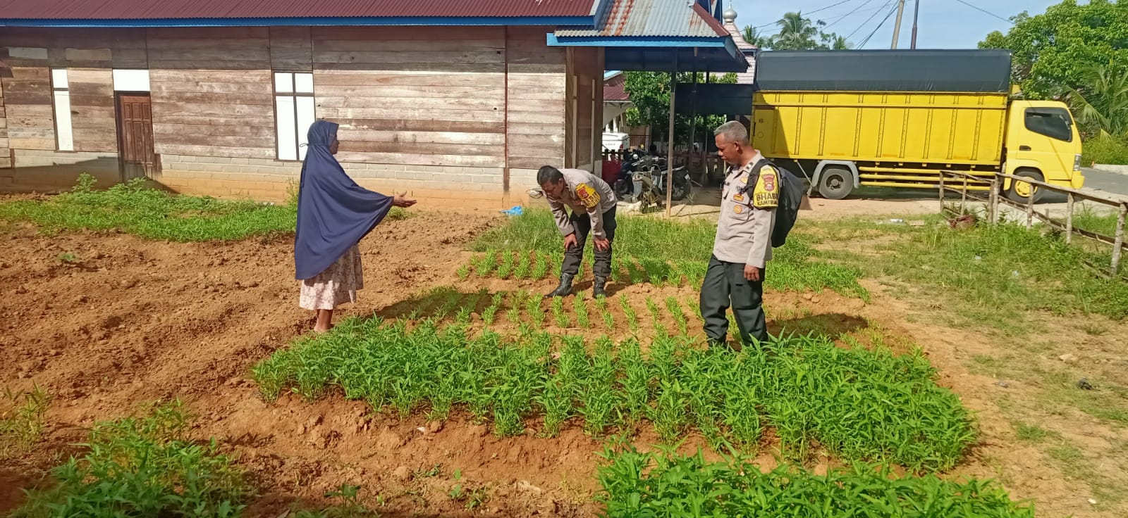 Bhabinkamtibmas Polsek Ketahun Gencar Monitoring Ketahanan Pangan Bergizi di Desa Binaan