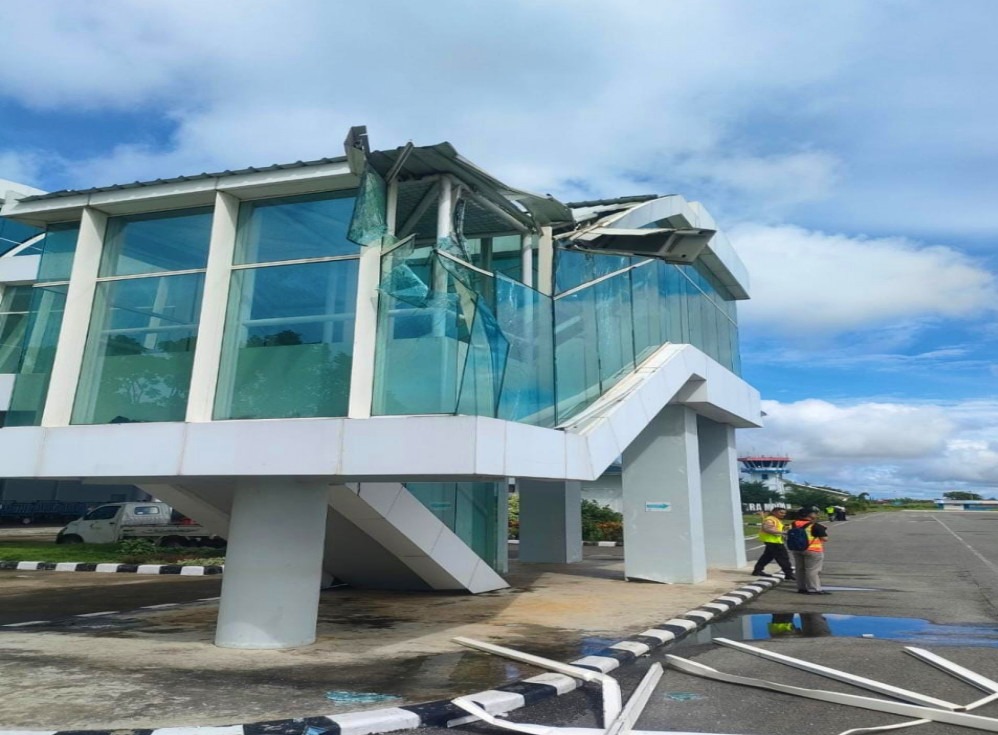 Sayap Kanan Pesawat Lion Air Tabrak Garbarata Bandara Mopah Merauke