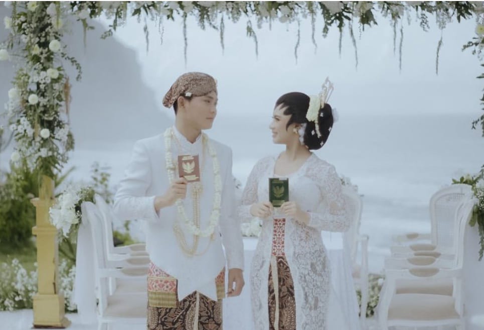 Resmi Menjadi Suami Istri, Tri Suaka dan Nabila Maharani Gelar Akad Nikah di Tepi Laut, Intip Potretnya