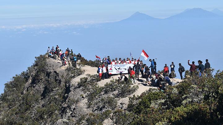 Mitos Larangan Mendaki Gunung Lawu dengan Jumlah Ganjil, Benarkah Bisa Mendatangkan Kesialan?
