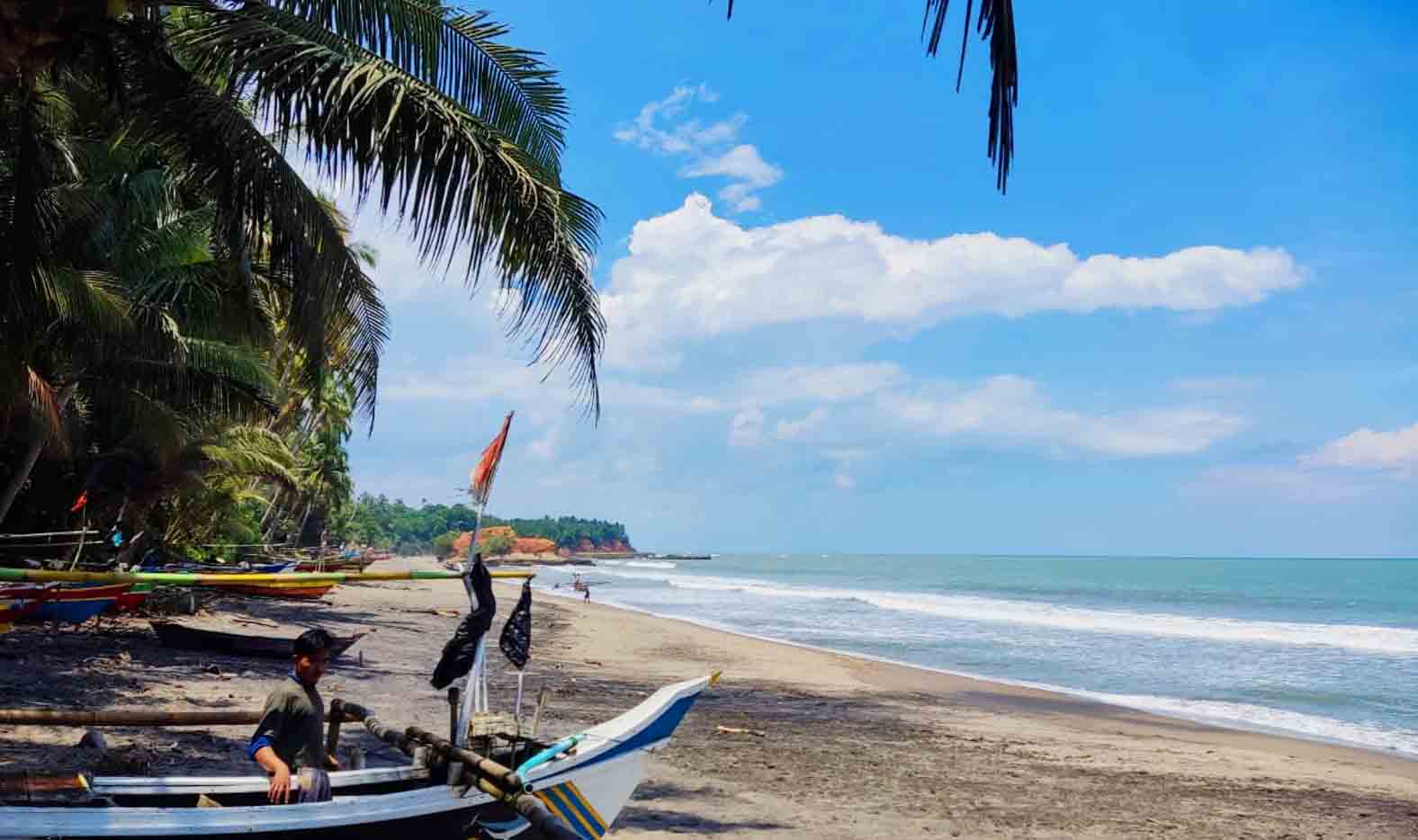 Pantai Lubuk Tanjung, Pesona Tersembunyi di Air Napal, Bisa Bakar Ikan Segar di Sini