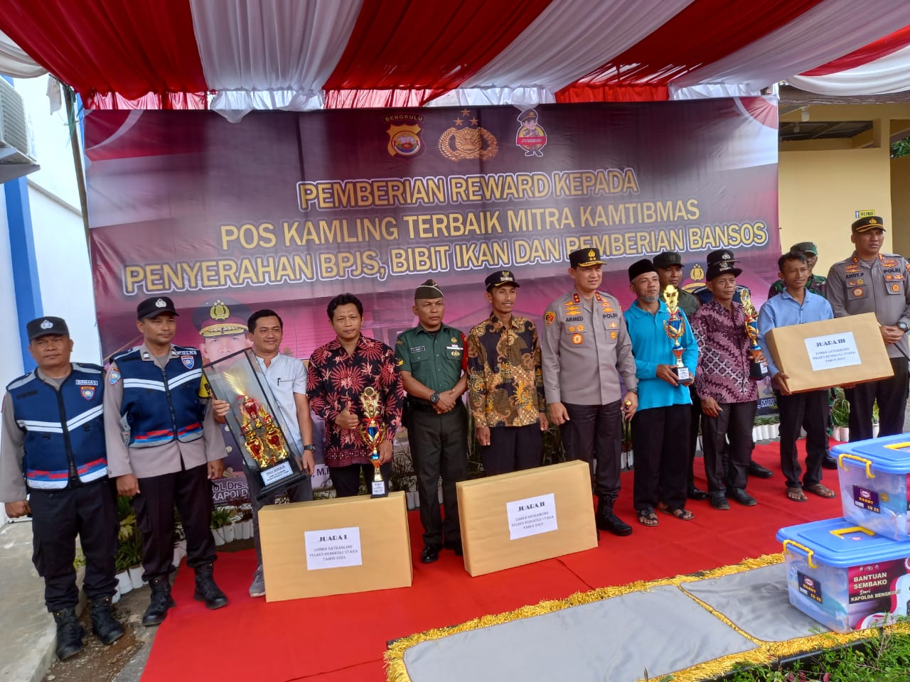 Kapolda Bengkulu Beri Reward Pos Kamling Terbaik di Putri Hijau dan Ketahun