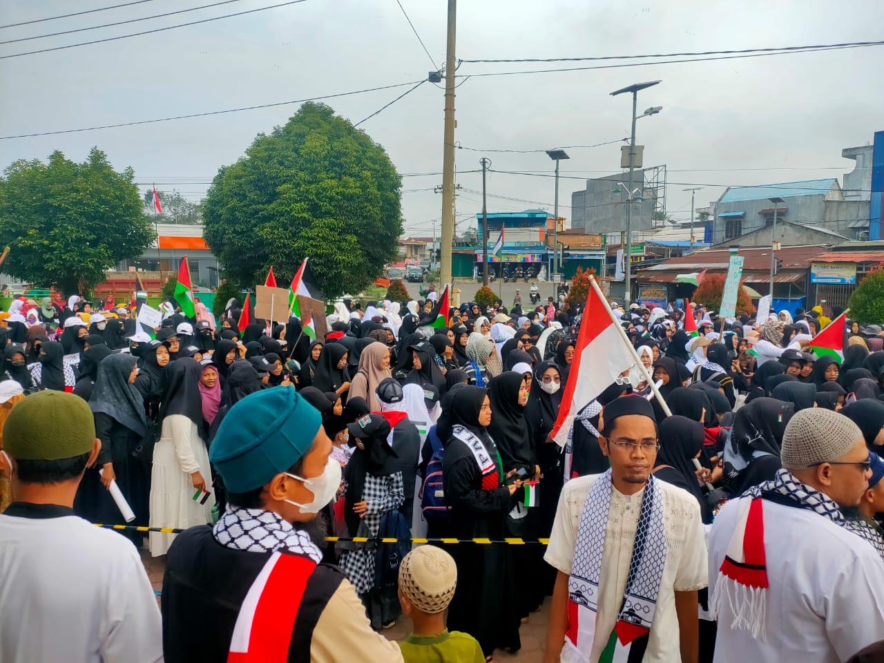 Ratusan Massa dari Berbagai Golongan di Kecamatan Ketahun Turun ke Jalan, ini yang Dilakukan