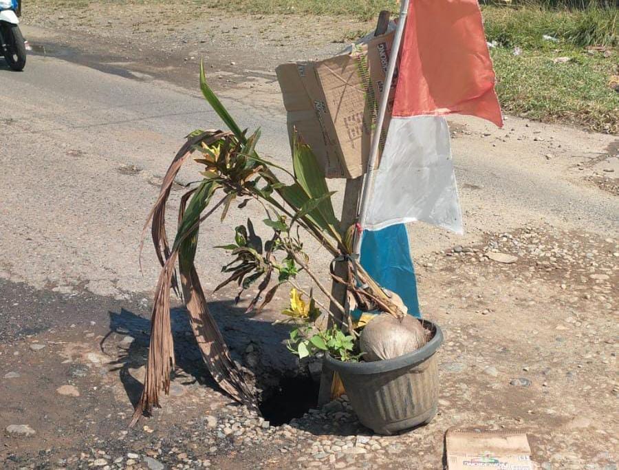 Baru Amblas, Gorong-gorong Jalinbar Kota Bani Malah Jebol, Warga Ngadu ke Gubernur