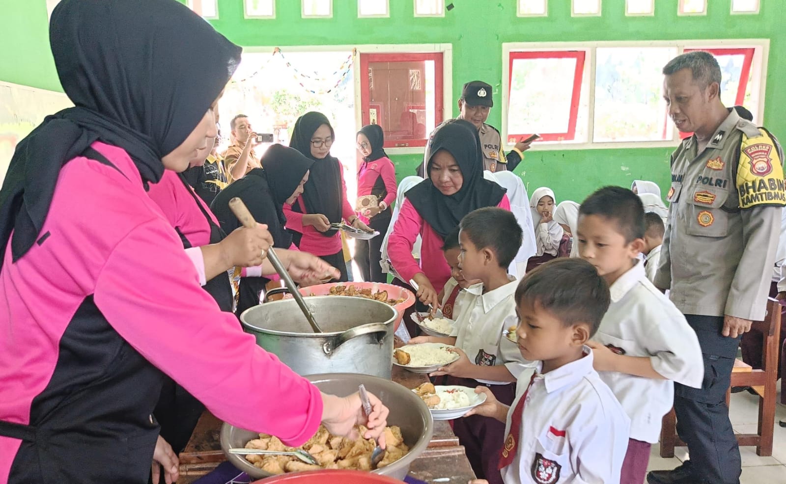 Polsek Ketahun Gelar Dapur Presisi di SDN 040 Bengkulu Utara, Dukung Program Pemerintah Makan Bergizi