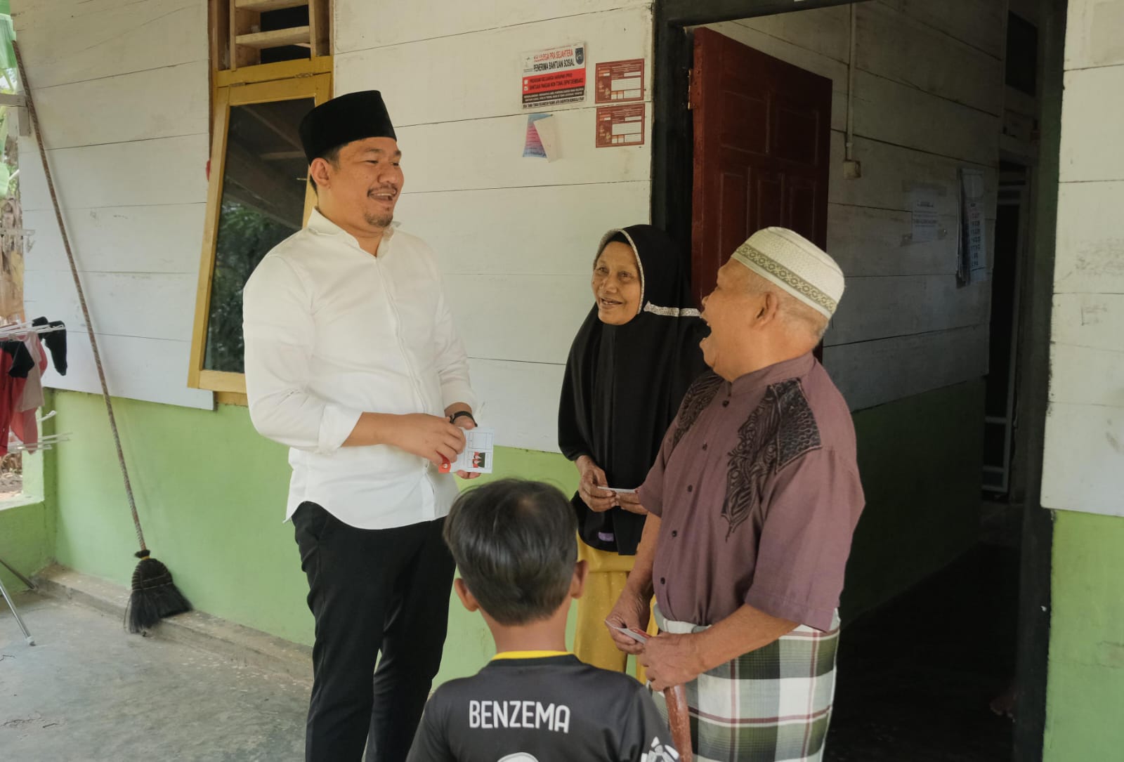 Jelang Debat Publik Pilkada Bengkulu Utara, Calon Bupati Arie Septia Adinata Pamit Door To Door ke Rumah Warga