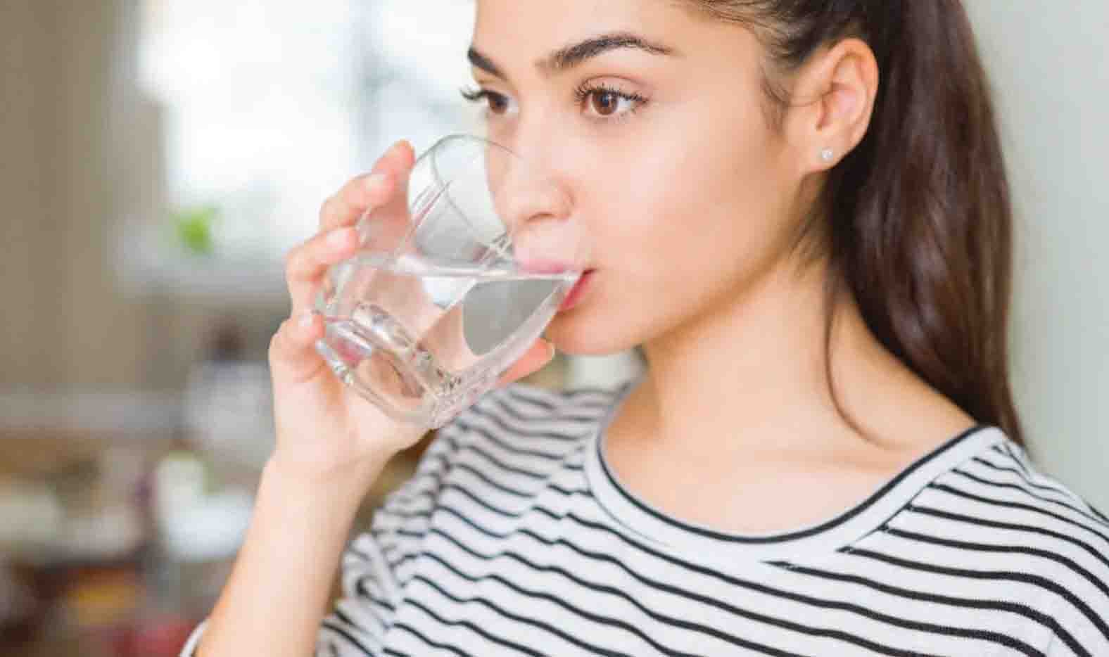 Minum Air Putih Atasi Cegukan? Cek Begini Faktanya