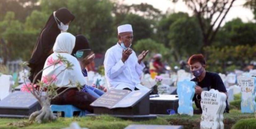 Doa Ziarah ke Makam Lengkap dengan Tata Caranya