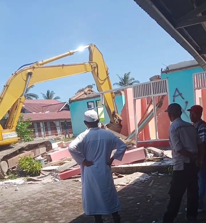 Alat Berat Robohkan 6 Gedung di Puskesmas Sebelat, Ini Penjelasan Kapus