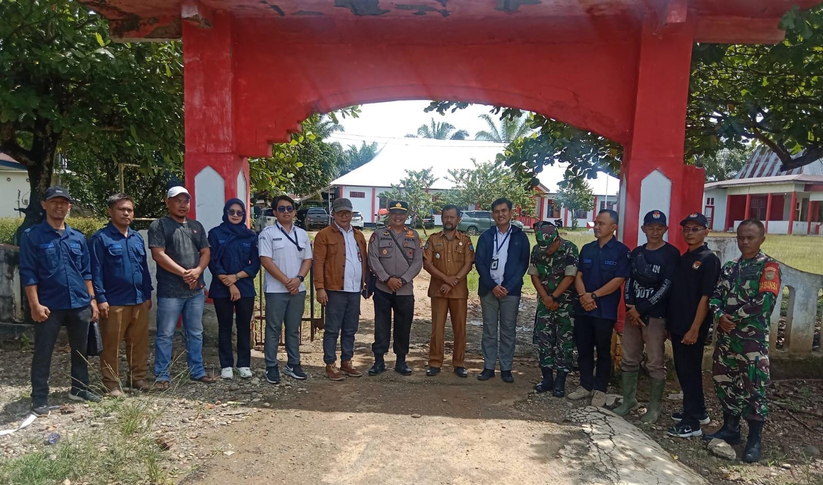 Logistik Pemilukada di Lebong Tandai Didistribusikan Estafet Gunakan Molek, Staf KPU RI Turut Awasi