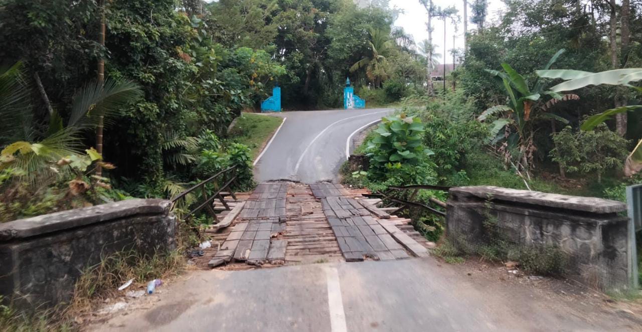 Lantai Jembatan di Air Muring Remuk, Perusahaan Diminta Segera Tangani