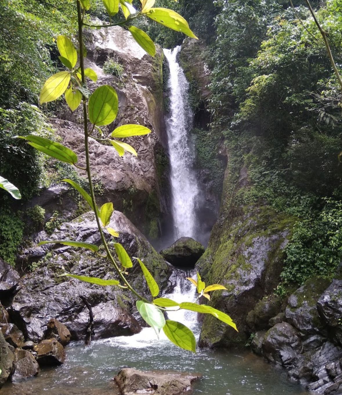 Sensasi Berpetualang di Air Terjun Datar Lebar Kabupaten Bengkulu Tengah