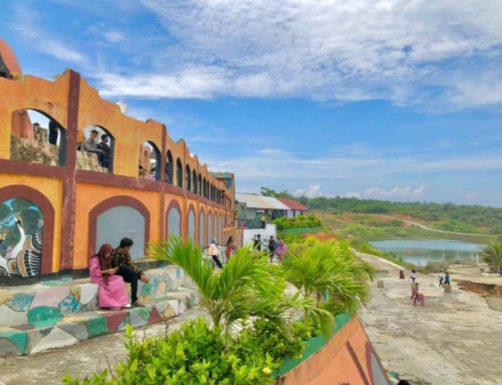 Beda dari yang Lain, Pantai Sekunyit Tawarkan Banyak Spot Foto Instagramable