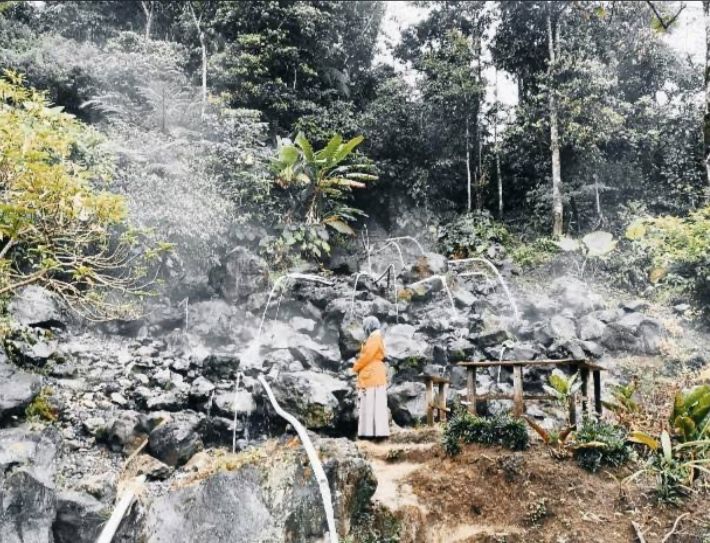 Sensasi Berbeda Mandi Air Panas di Grojogan Sewu Curup Rejang Lebong